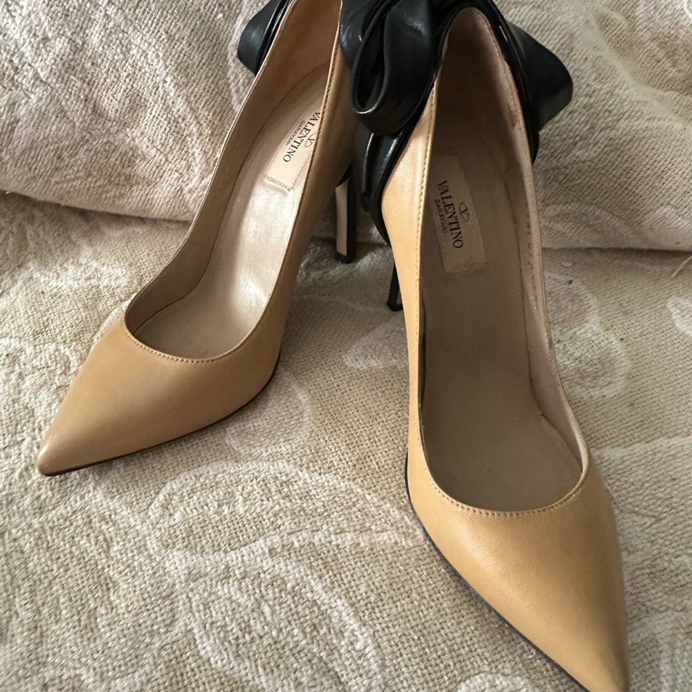 Valentino Garavani Tan and Black Bow Heels